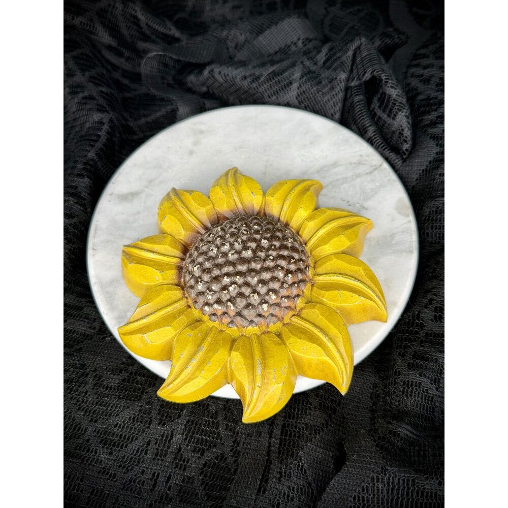 Sexton USA 1967 cast metal flower wall hanging